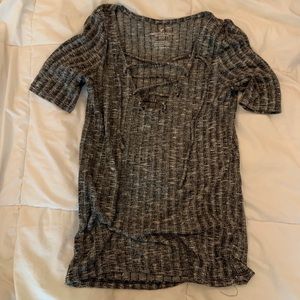 Short sleeve criss cross